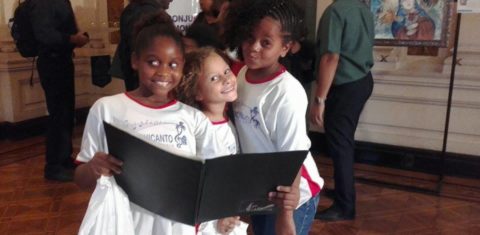 Jovens da ONG Harmonicanto. Foto de Divulgação