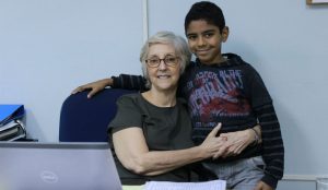 Foto de Alfredo Mergulhão Samuel e a coordenadora do curso