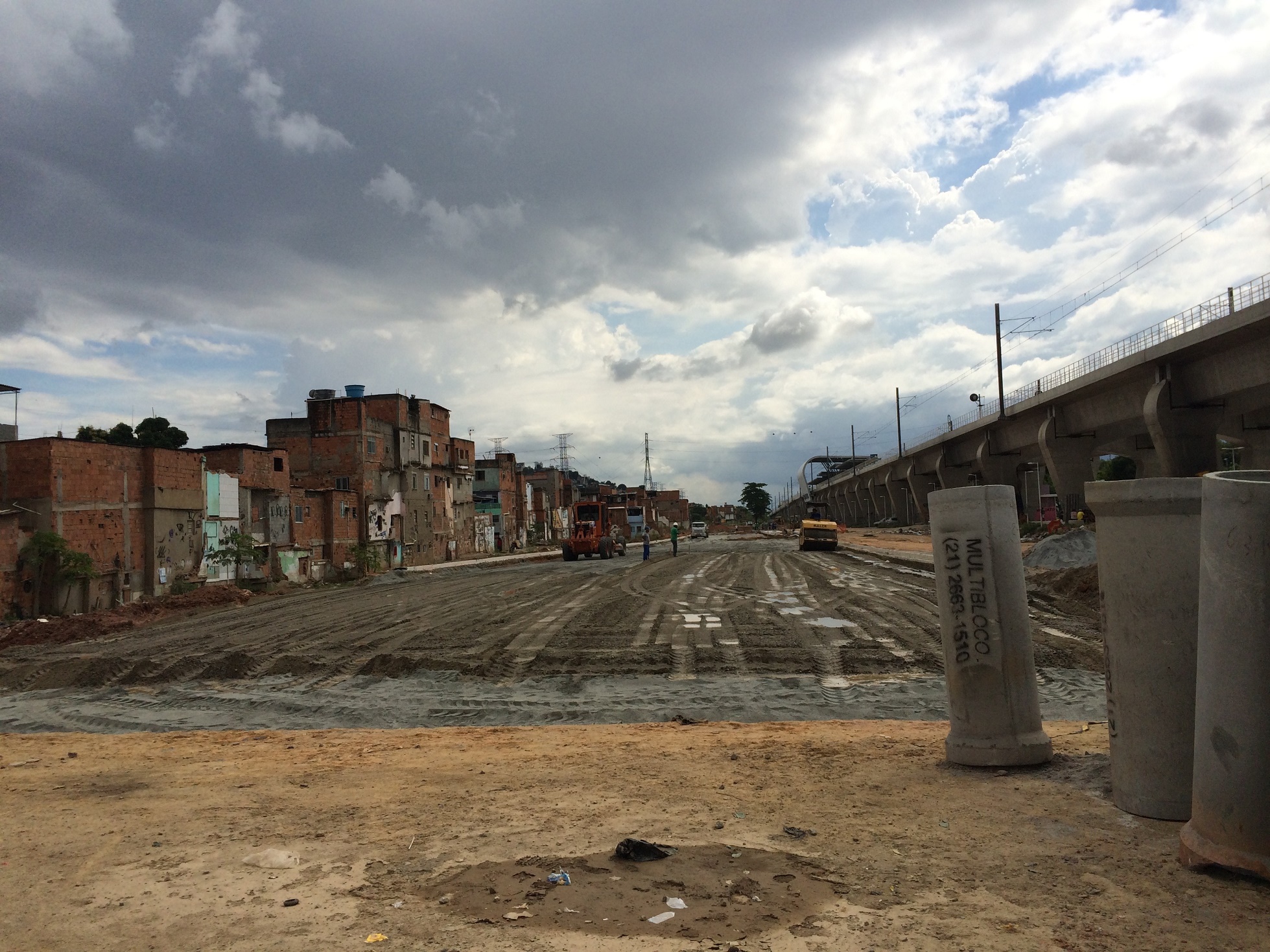 Foto de Clarisse Linke Parque que está sendo construído em Manguinhos, Zona Norte do Rio, volta a privilegiar as vias para carros e ônibus