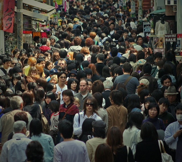 Ruas lotadas em Tóquio: em 2050, dois terços da população mundial estarão vivendo nas cidades