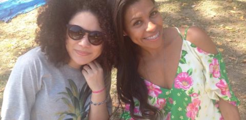 Clei Barbosa (à esquerda) e Viviane Pereira _ as duas usando roupas da Farm