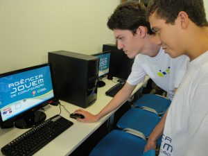 Um dos pilares da ONG é o protagonismo juvenil e há uma agência voltada para os jovens