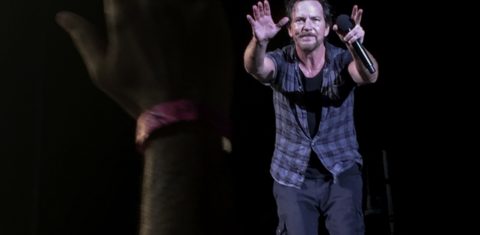 "A hora em que Eddie (Eddie Vedder, vocalista do Pearl Jam) olhou pra mim. E eu estava com o ingresso limpo"