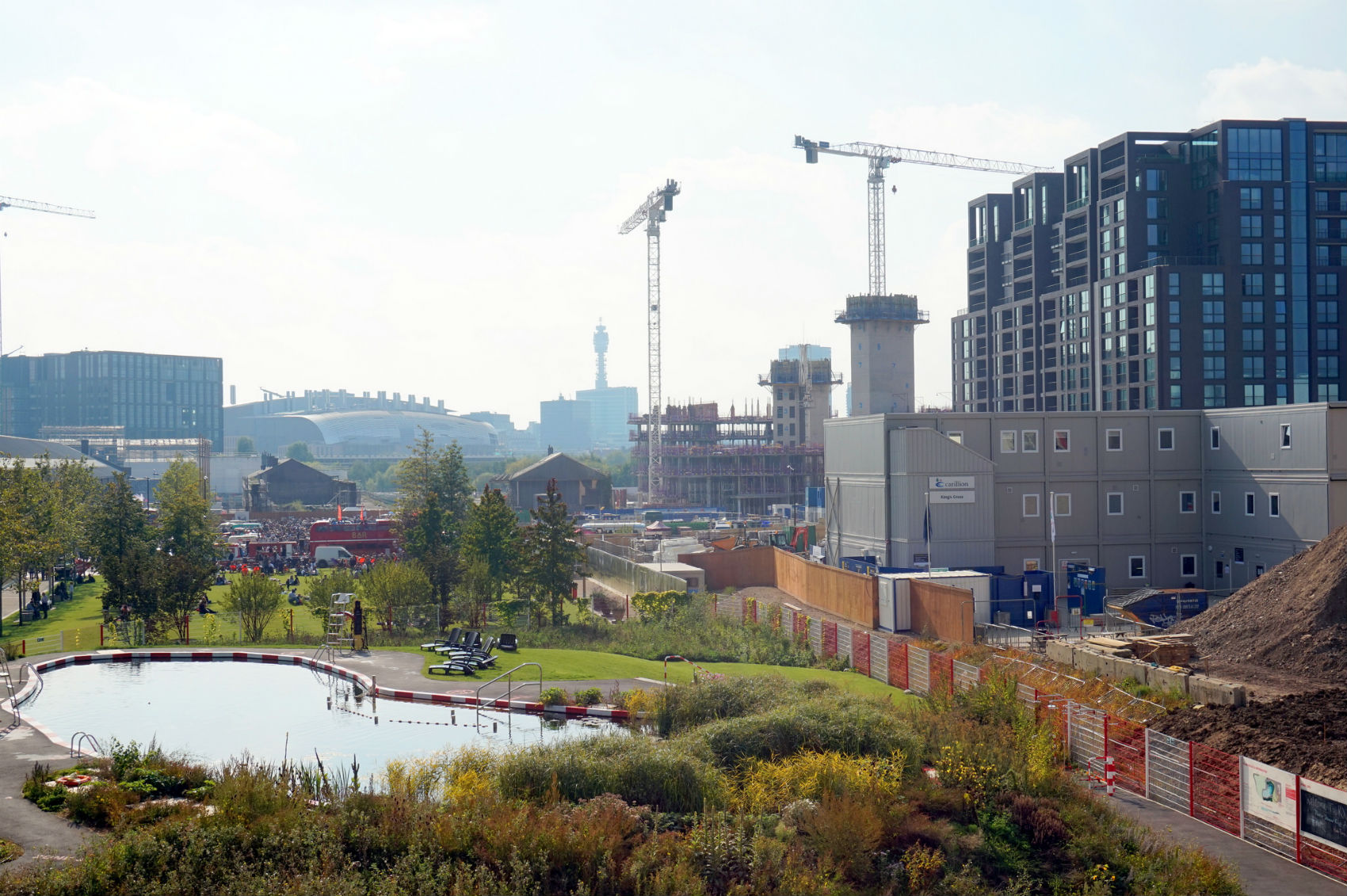 Foto Claudia Sarmento O King's Cross Pond, complexo com lago, piscina e lazer