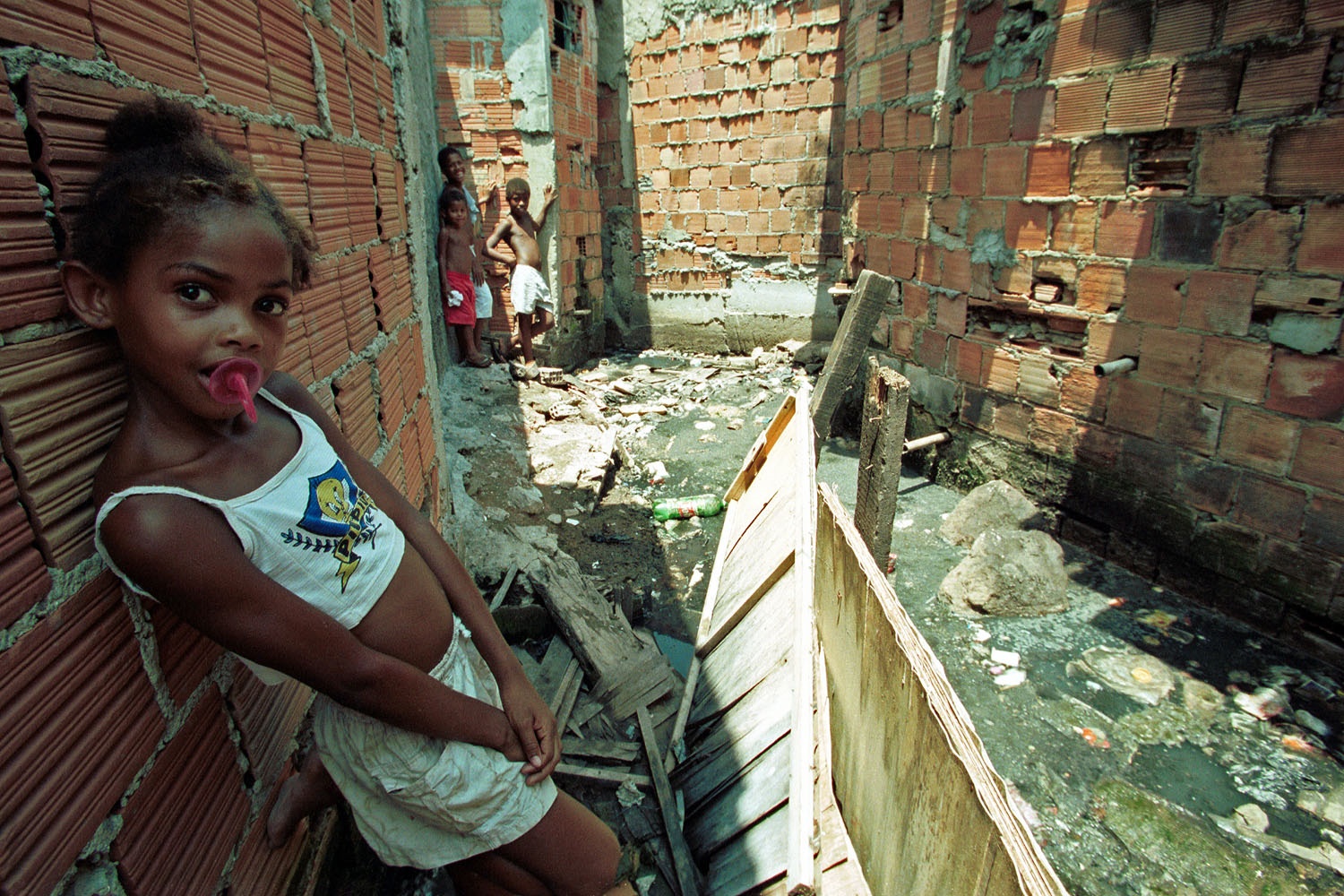 Custodio Coimbra População de baixa renda vem sendo atendida por programas como o Minha Casa Minha Vida, mas segue vivendo em cidades segregadas