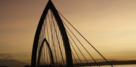 A maior parte das obras será concluída, mas a prometida despoluição da Baía de Guanabara continuará sendo um sonho