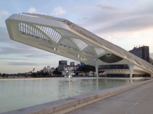 A imponente construção, projetada por Santiago Calatrava, ocupa 30 mil m² na região do porto