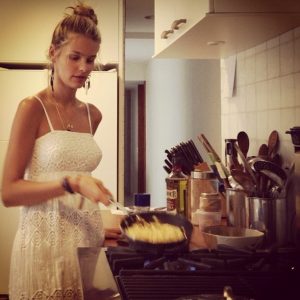 Yasmin incentiva os seguidos no Instagram a postar fotos de receitas veganas