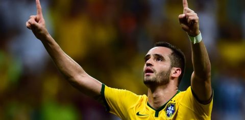 Melhor jogador do último Campeonato Brasileiro, Renato Augusto foi um dos primeiros a aceitar o convite dos chineses: "Não fui eu que escolhi a China, foi a China que me escolheu”