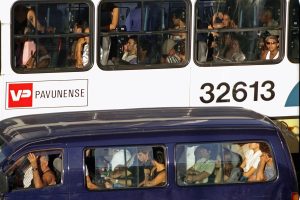 A omissão dos governos turbinou as vans, operadas, boa parte das vezes, por milicianos
