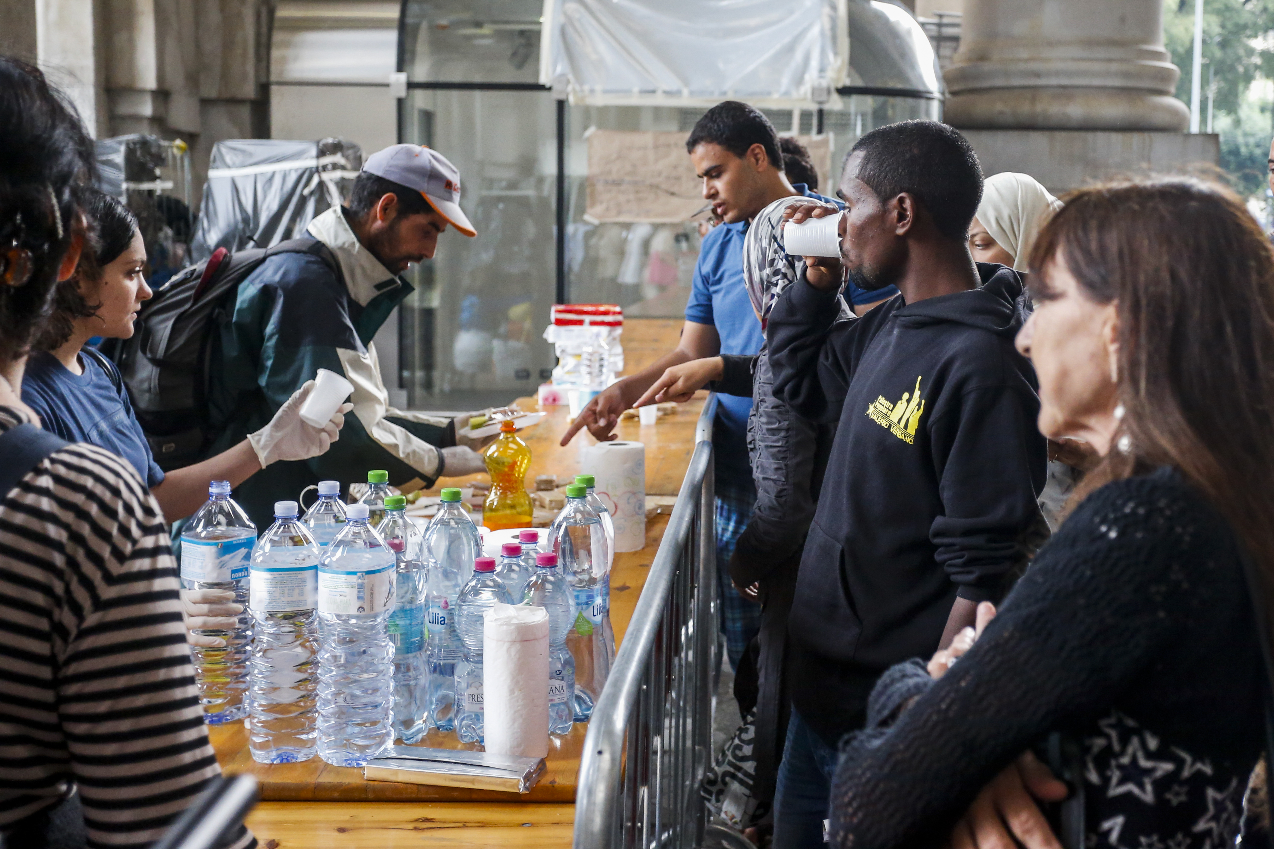Distribuição de comida na Estação Central de Mião, em junho passado