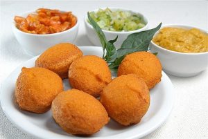 André Schirm Em iorubá, acarajé significa “comer bola de fogo”