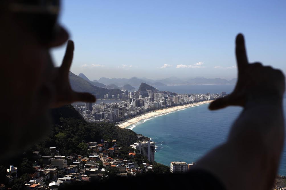 Custódio Coimbra Imagem do Rio que mistura símbolos da cidade com omunidades carentes