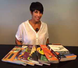 Laura Antunes Mellissa Saltori e os livros que comprou de segunda mão