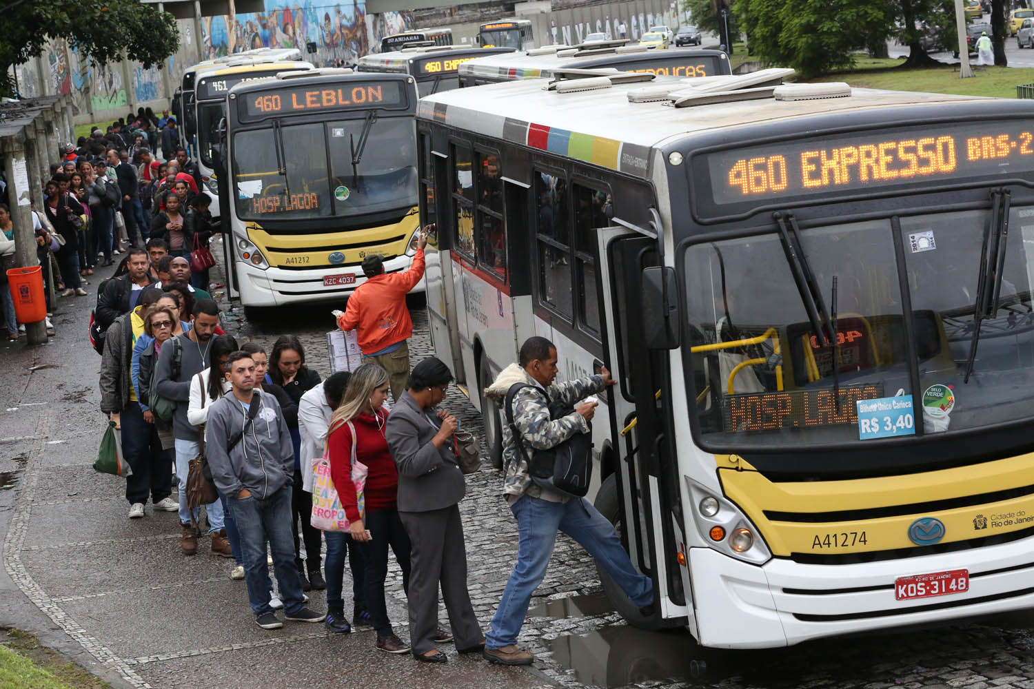 Custódio Coimbra Uma pesquisa feita pela Secretaria de Transportes mostrou que 54% das linhas que circulam no Rio tinham mais de 50% de seus trajetos idênticos ao longo das viagens