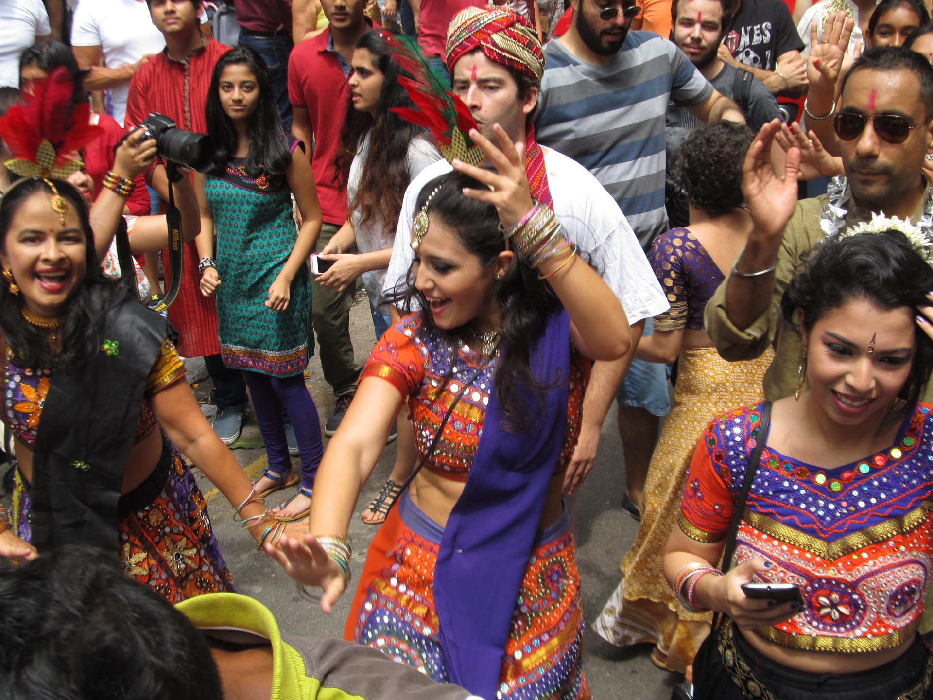 Florência Costa O democrático carnaval paulista teve até bloco com músicas indianas, o Bollywood