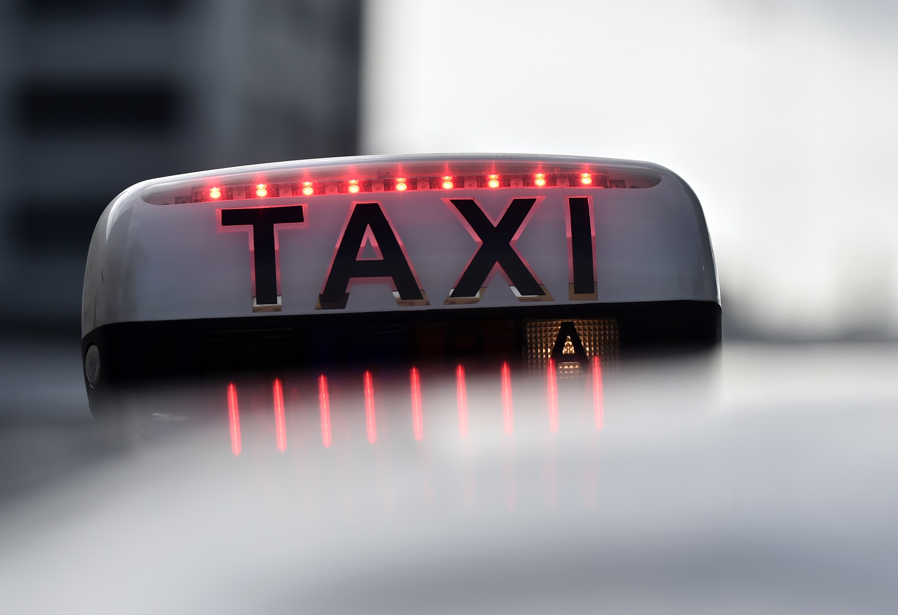 GEORGES GOBET / AFP Presidente do Sindicato dos taxistas de SP em post no Facebook: "“Acabou a moleza, prefeito Haddad, chega de palhaçada nesta cidade. Agora é cacete”