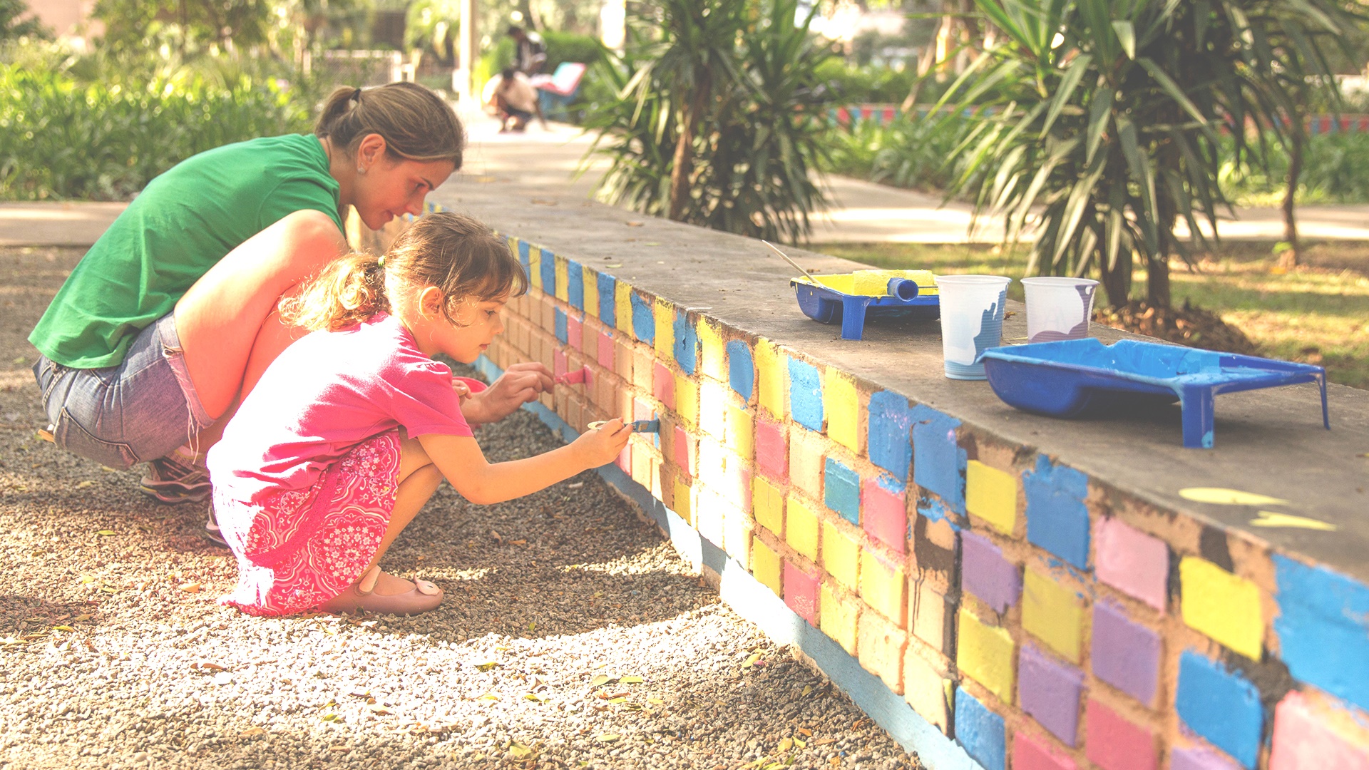 Acupuntura Urbana Hora da pintura, na revitalização de uma praça na zona oeste de São Paulo, organizada pelo Atados e pela ONG Acupuntura Urbana