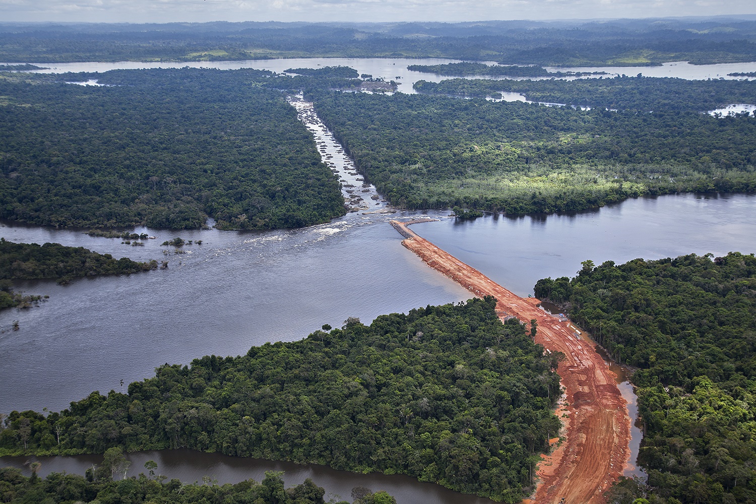Marizilda Cruppe/Greenpeace Imagem das obras no canteiro do Sitio Pimental feita em abril de 2012 pelo Greenpeace