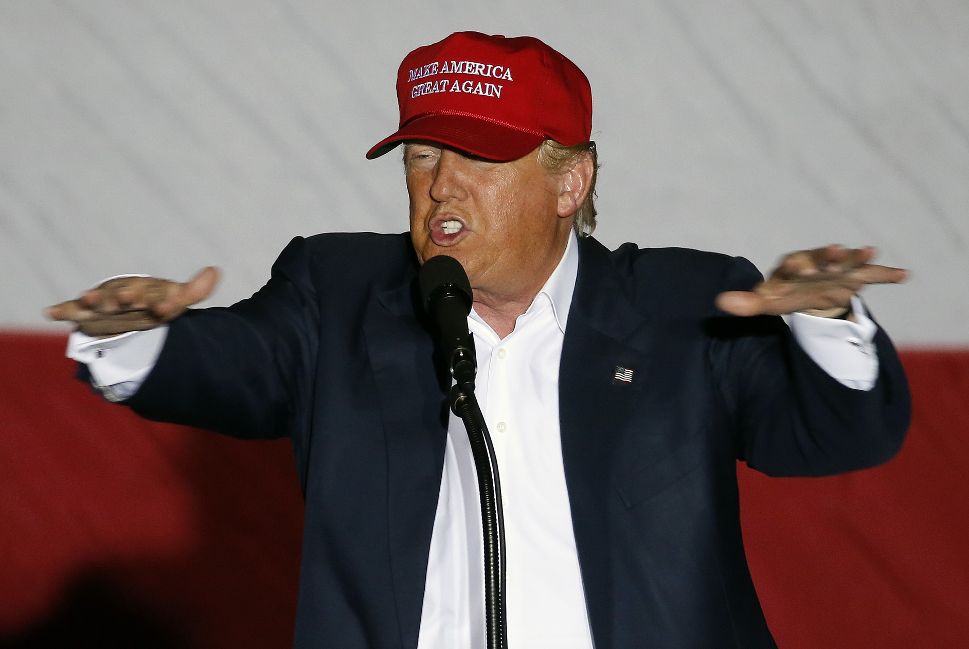 RHONA WISE / AFP Para Trump, a Agência Ambiental Americana "causa danos, em vez de evitá-los, o que leva a fraudes e abusos tremendos"
