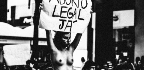 Manifestações nas ruas pedem a legalização do aborto no Brasil. Marcha das Vadias, Curitiba