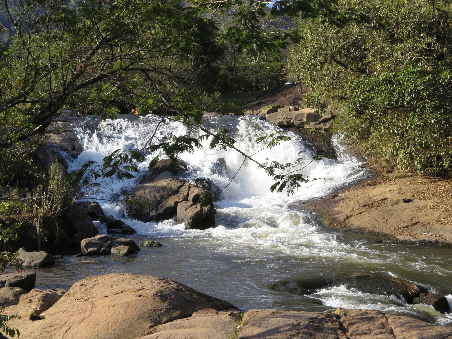 Felipe Guimarães Parque Municipal Cachoeira do Salto, em Extrema, Minas Gerais. O programa Produtor de Águas tem dado tão certo na região que a qualidade da água supera as exigências da OMS