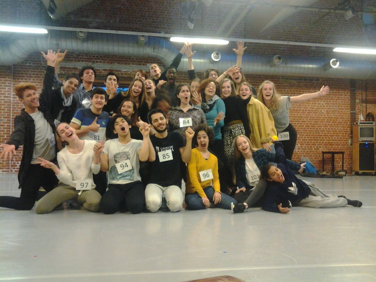 Arquivo pessoal A alegria da turma final de selecionados para estudar na escola P.A.R.T.S., em Bruxelas