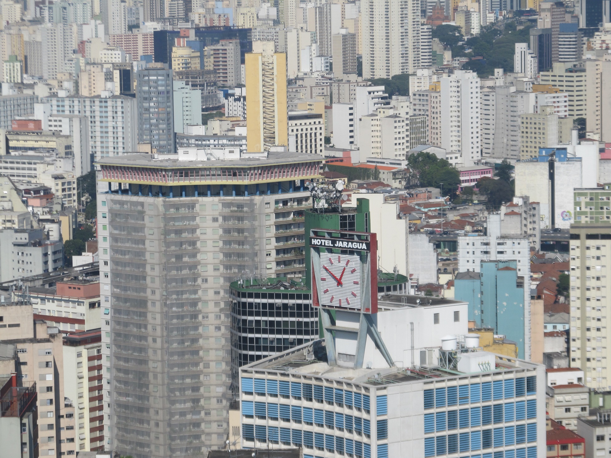 Florência Costa Um dos maiores aglomerados urbanos do mundo, São Paulo ficou conhecida como uma cidade cuja expansão reforçou males como a desigualdade social e a segregação espacial
