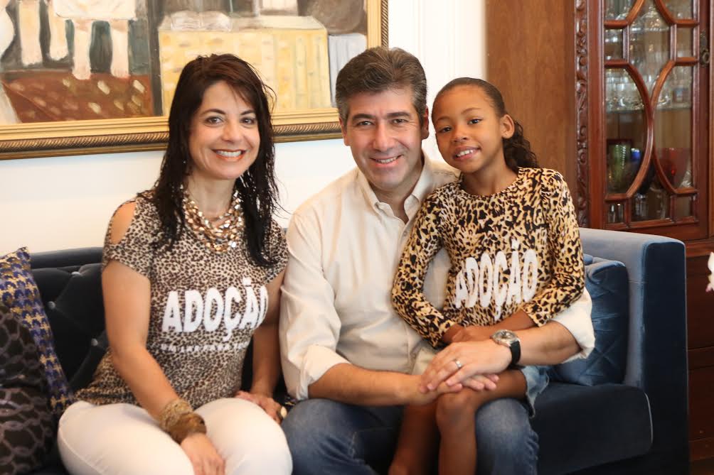 Marcelo Piu/Divulgação Procurador Sávio Renato com a mulher e a filha adotada