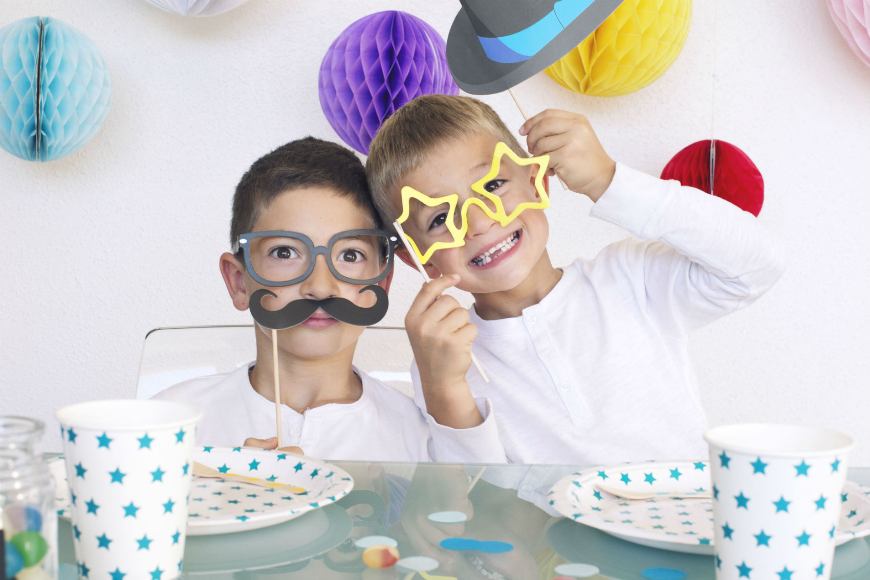 Da decoração às lembrancinhas, quase tudo é descartável em festas infantis