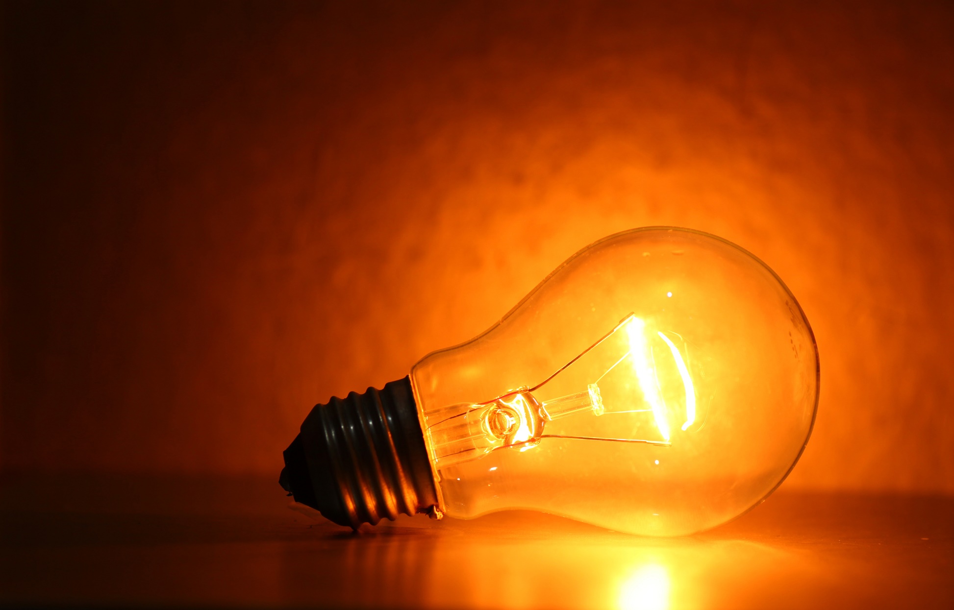 Janaka Dharmasena Por mais que o aumento no preço da energia elétrica tenha feito os brasileiros repensarem a forma de consumir, ainda estamos entre os campeões de desperdício