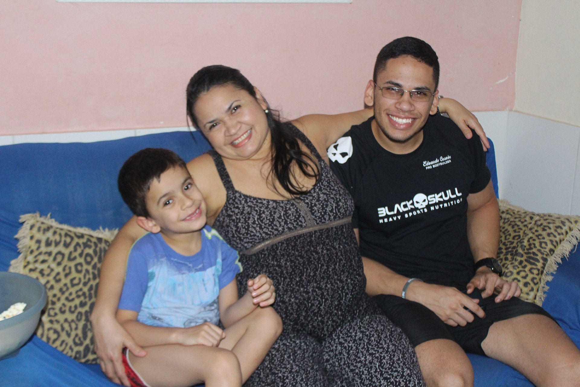 Katharina Farina Na família da diarista Edilza Ramos, o principal suspeito pelo aumento da conta de luz é filho Igor, de 20 anos