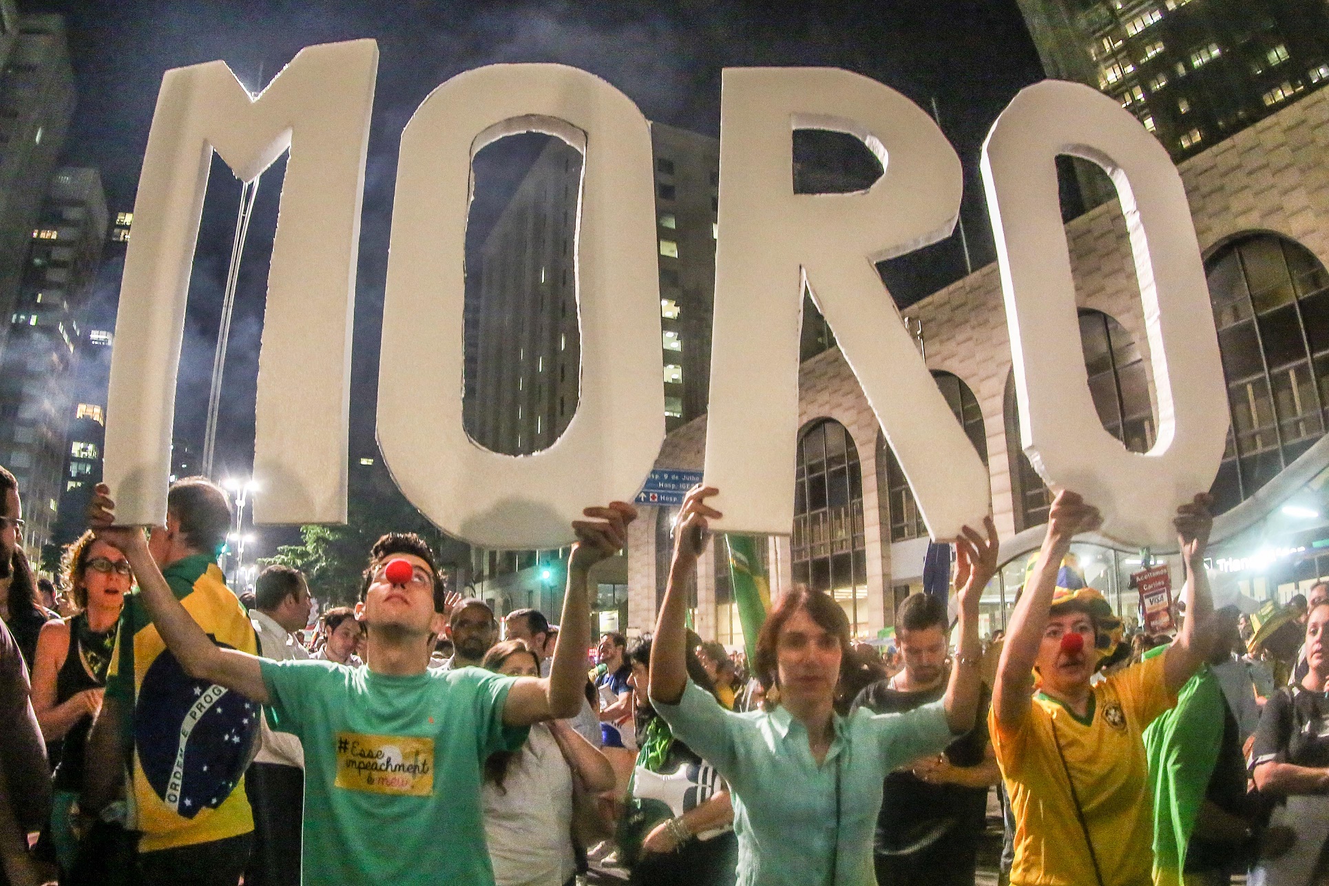 WILLIAM VOLCOV/PHOTO PRESS Manifestantes ocupam a paulista em protesto contra a corrupção e em apoio ao trabalho do juiz Sérgio Moro