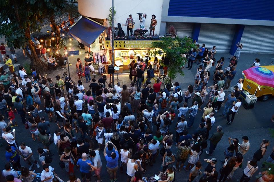 Três jornalistas compraram a Banca Tatuí e a transformaram em um ponto de cultura alternativa: um local onde o cliente pode passar a tarde conversando e ver um show à noite