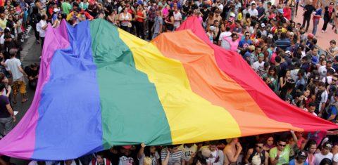 Participantes da Parada do Orgulho LGBT ocupam a Avenida Paulista, em São Paulo