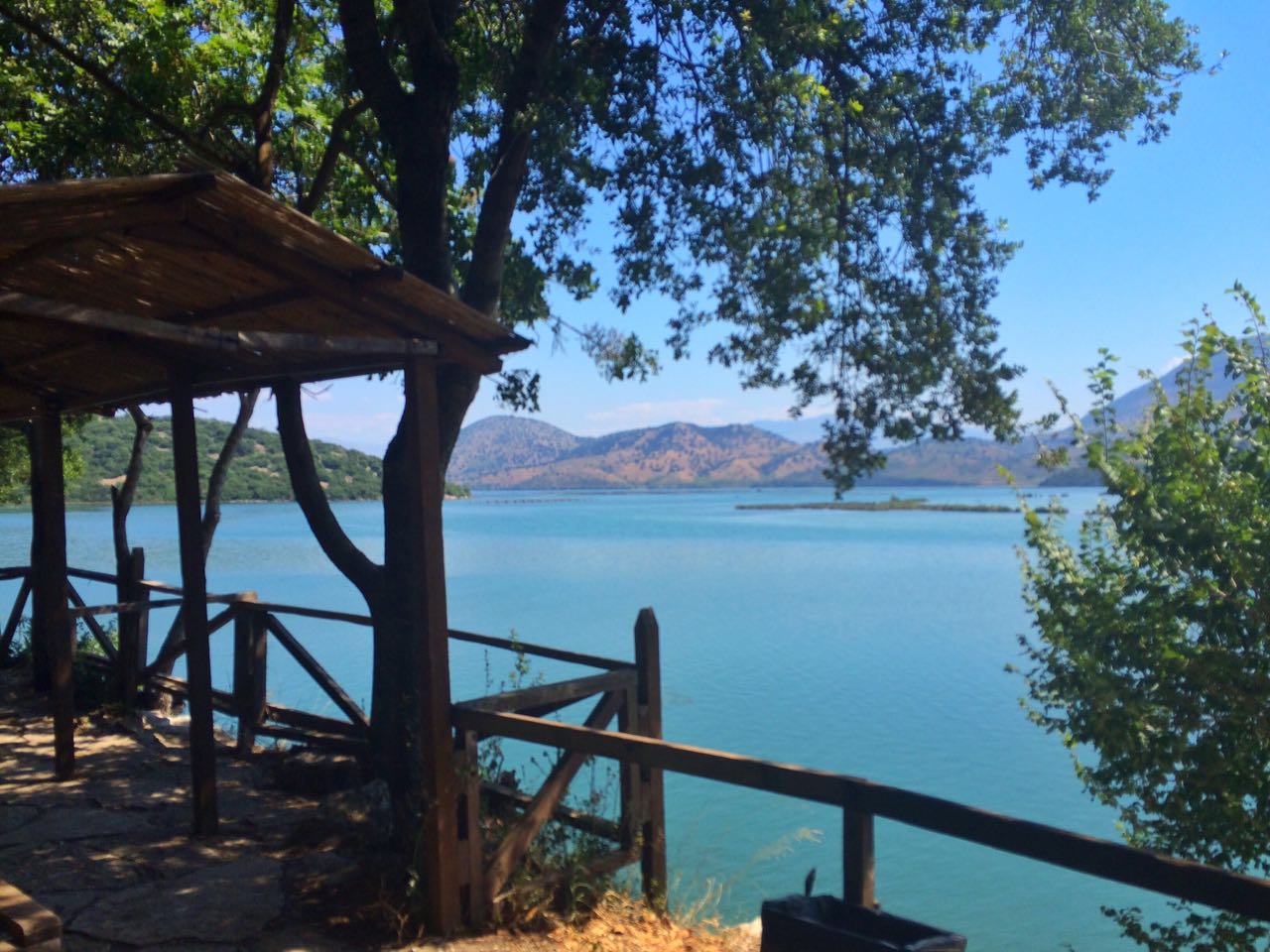 Maria Clara Barsotti Butrint, Patrimônio Mundial da Unesco, onde fica a praia mais famosa da região: Bora-Bora Beach
