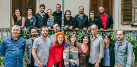 Artistas e Idealizadores do Hobra se reúnem em frente ao Reduto, espaço cultural em Botafogo, onde eles vão trocar experiências e farão a maior parte do trabalho