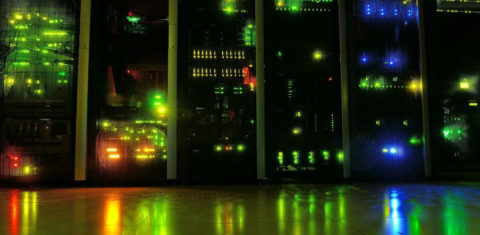 Datacenter com inúmeros servidores: nos últimos tempos, indústria vem se adaptando à nova realidade virtual