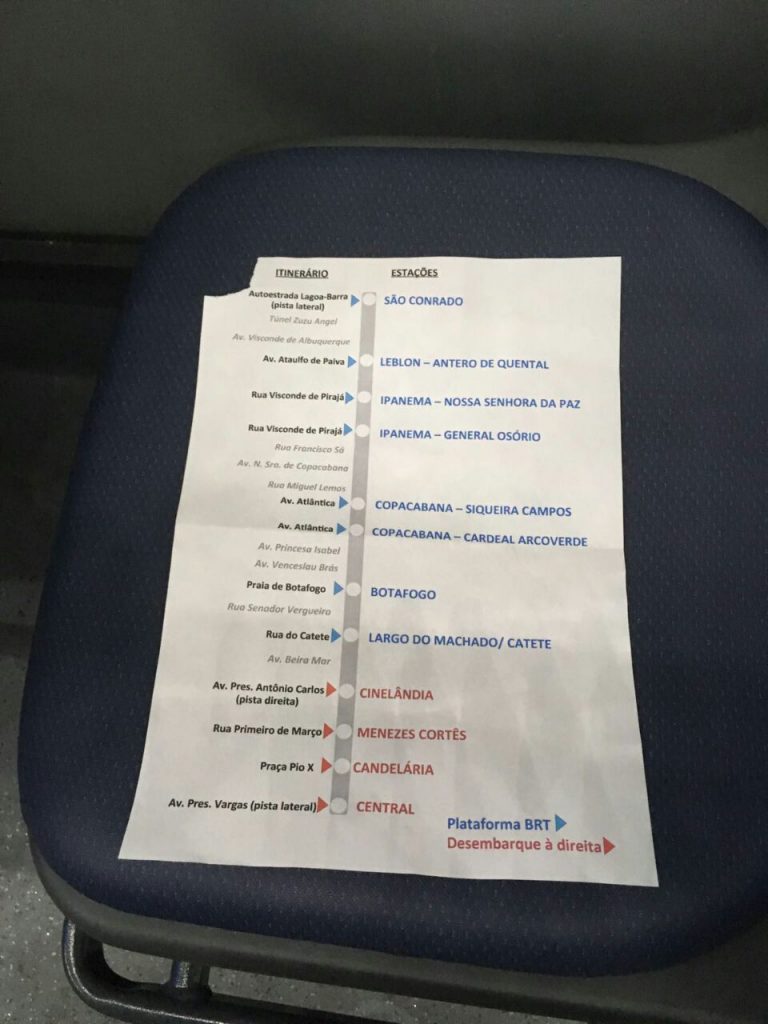 Fernando Molica O roteiro que estava com o motorista indicava que as paradas do Centro, marcadas em vermelho, não tinham as tais plataformas