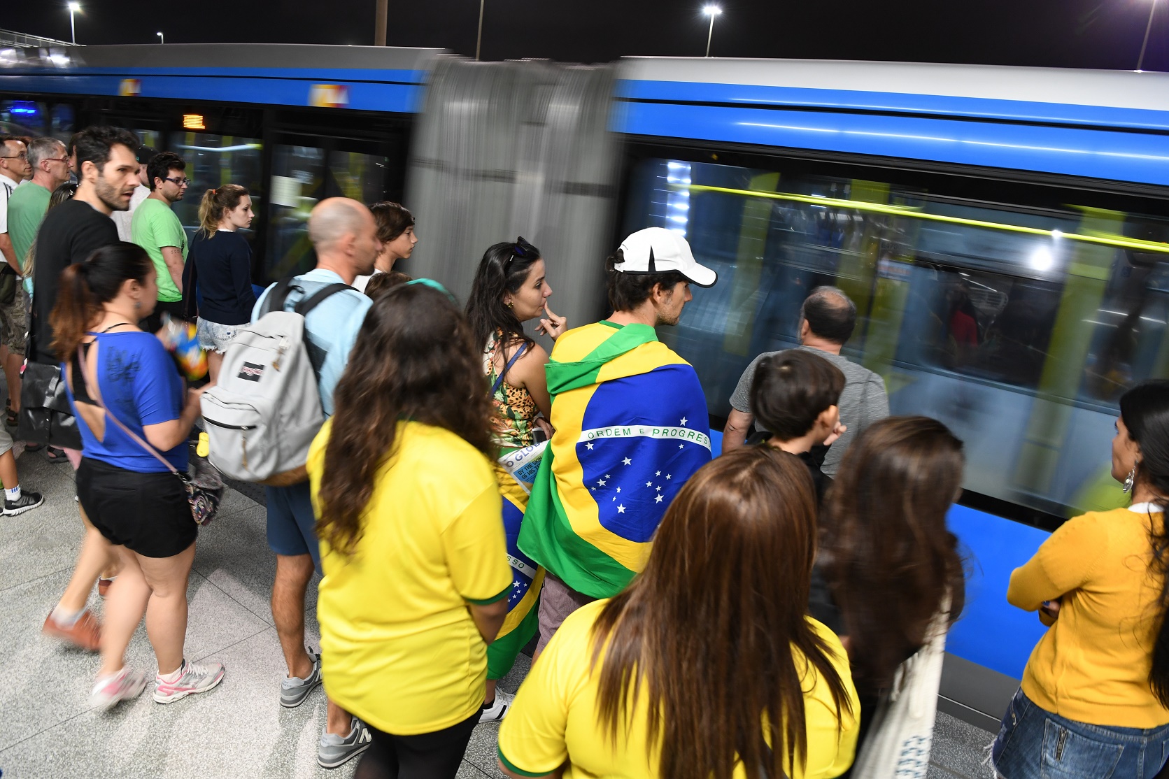 FELIX KÄSTLE / DPA A linha 4 do metrô, que atende aos torcedores que vão para as competições na Barra, para de funcionar à 1h