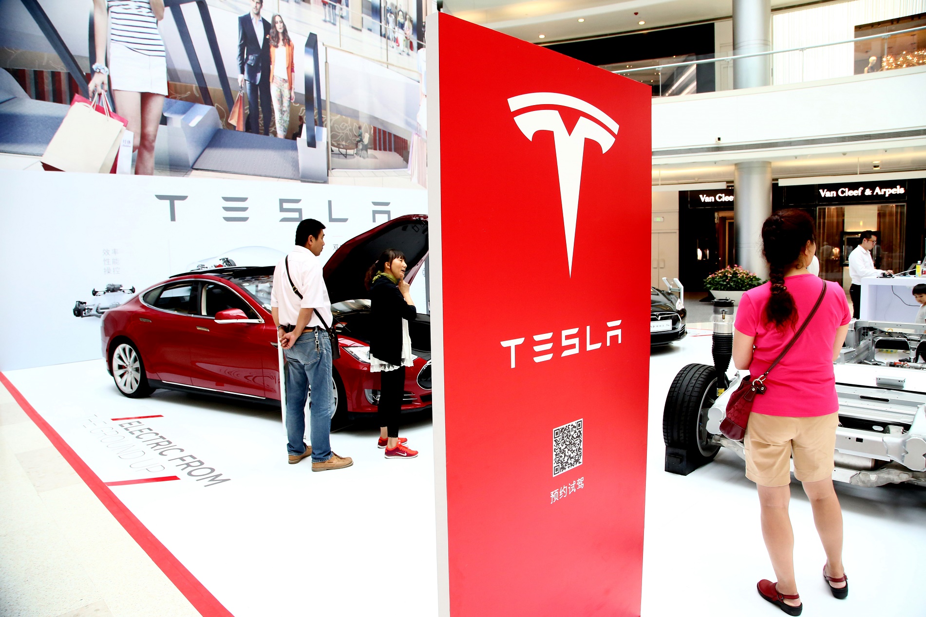 Foto de Zhou Junxiang/Imaginechina A Tesla, único fabricante americano de automóveis exclusivamente elétricos, também vem acelerando seus processos. Foto de Zhou Junxiang/Imaginechina