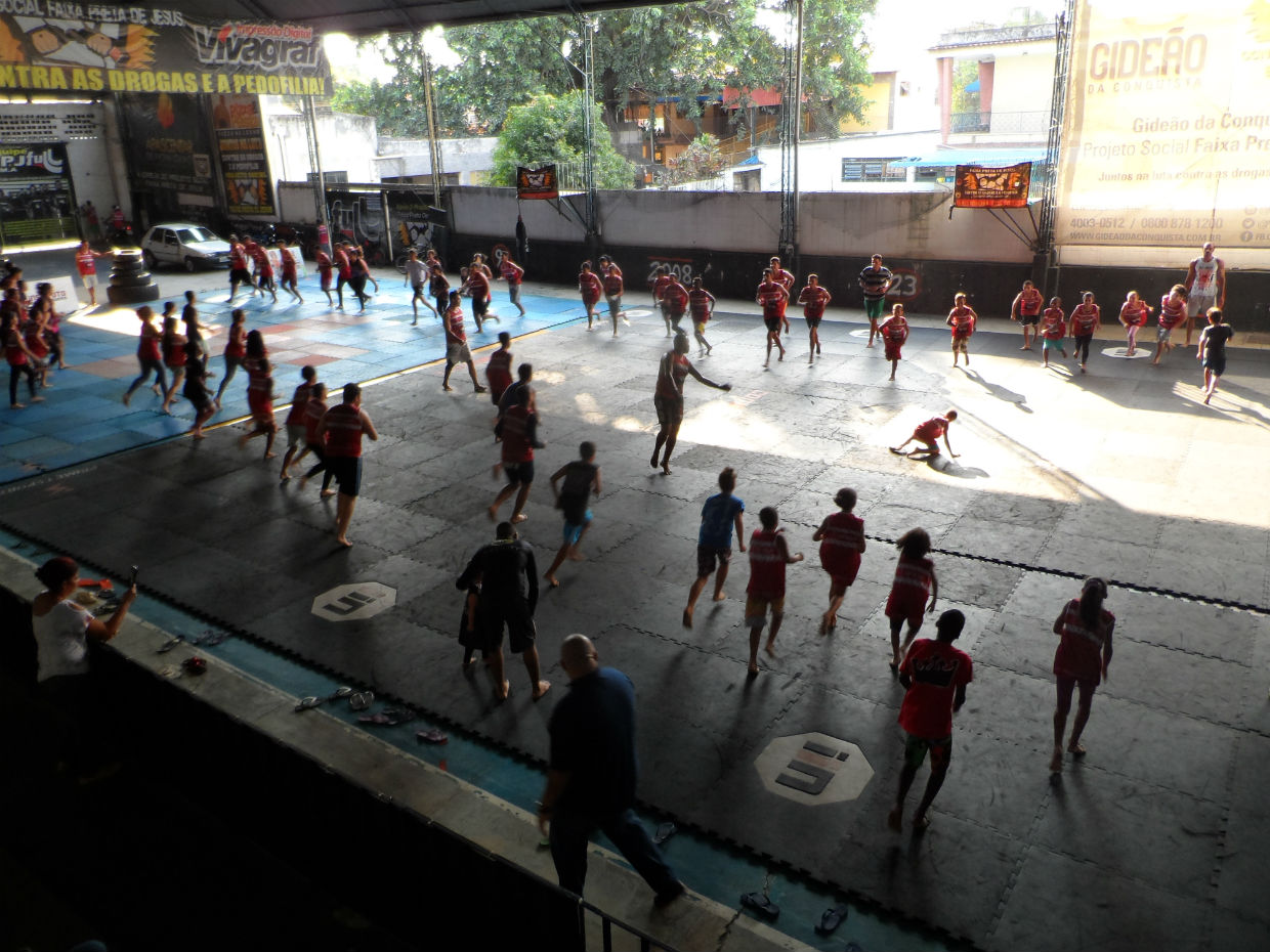 Foto de Divulgação Treino dos alunos do projeto social Faixa Preta de Jesus