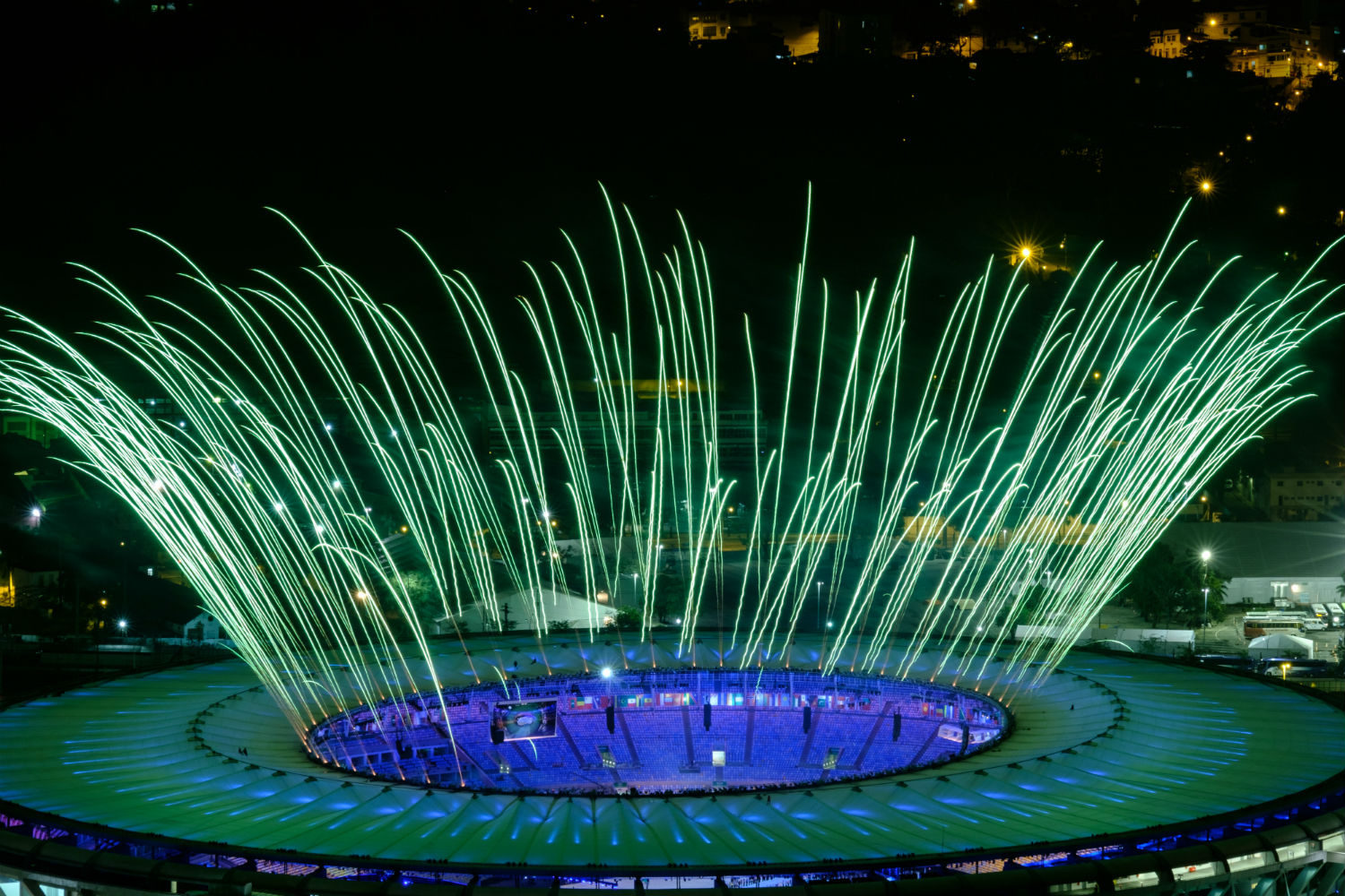 YASUYOSHI-CHIBA- AFP Fogos de artifício no ensaio da cerimônia de abertura da Rio 2016: mensagem brasileira