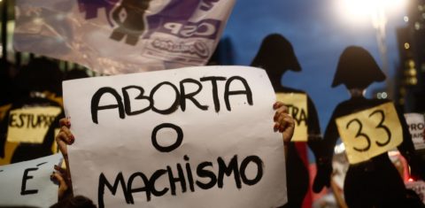 Feministas e representantes de movimentos sociais protestam em São Paulo