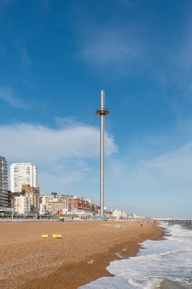 A primeira foto da torre de Brighton com a cápsula no alto, divulgada em junho
