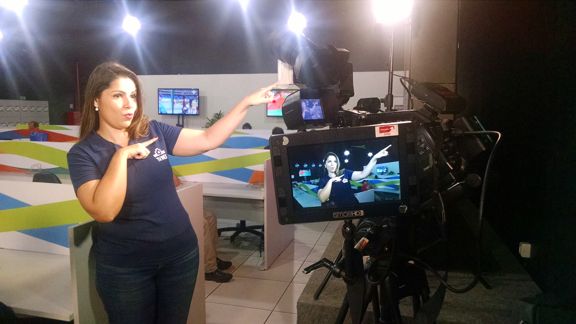 Foto de Carla Zacconi Clarissa repete o clássico gesto de Usain Bolt, recordista dos 100 e dos 200 metros no atletismo. Foto de Carla Zacconi
