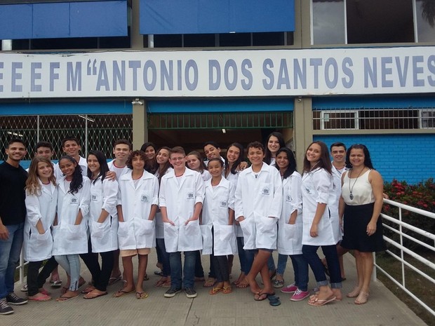 A turma que desenvolveu o projeto "Lágrimas do Rio Doce" reunida