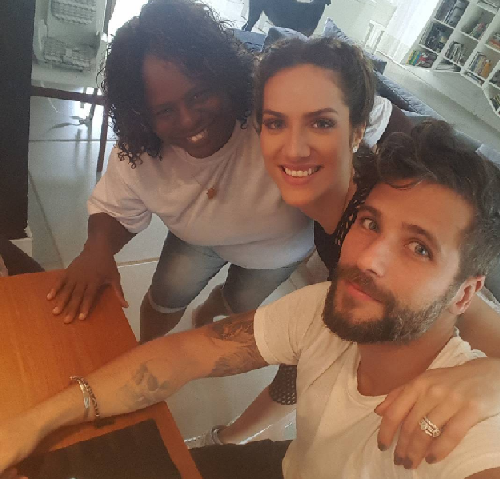 Os atores Giovanna Ewbank e Bruno Gagliasso contrataram Lúcia para ajudar a filha que tinha problemas com alimentação. Foto do Álbum de família