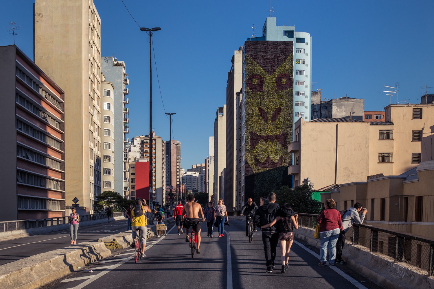 Foto Movimento 90° Um dos paineis tem o desenho de uma carranca, símbolo da cultura ribeirinha no coração de São Paulo. Foto Movimento 90°