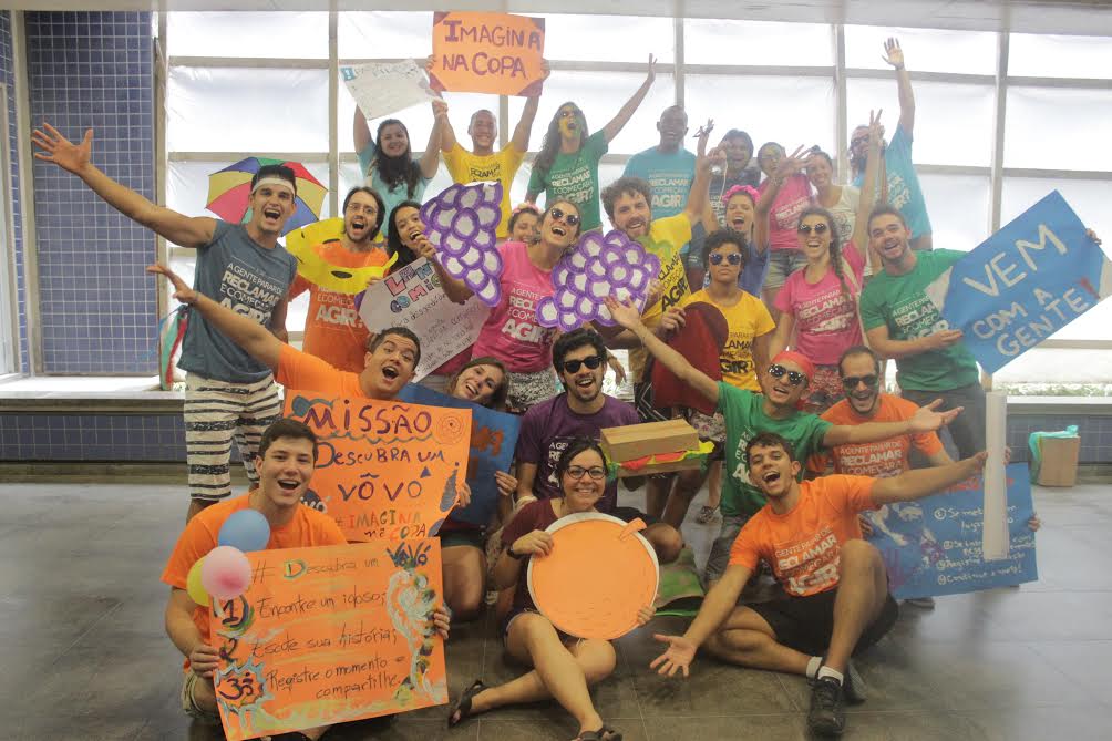 Divulgação Grupo de voluntários do coletivo Imagina na Copa